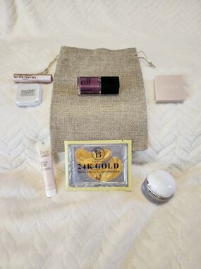 BEAUTY 7 PACK with Bag -includes ELF, MARC JACOBS and TOO FACED items